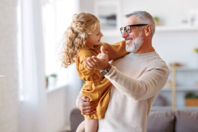 At My Grandfather’s Funeral, a Stranger Handed Me a Note – When I Read It, I Laughed Because Grandpa Had Tricked Us