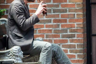 Keanu Reeves: The Quiet Hero Who Turned Pain into Kindness