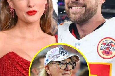 “Donna Kelce STUNS at Chiefs Game with Wild Taylor Swift & Travis Kelce Tribute — Hidden Messages, Secret Symbols, and Outfits You Won’t Believe! Fans Are LOSING IT Over Her Jaw-Dropping Game-Day Look — Is This a Hint at an Engagement?!”